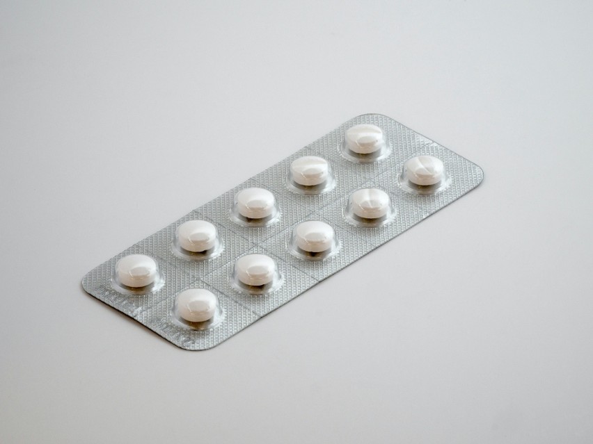 Dla tych osób paracetamol może być niebezpieczny. Kto powinien uważać z przyjmowaniem tego leku?