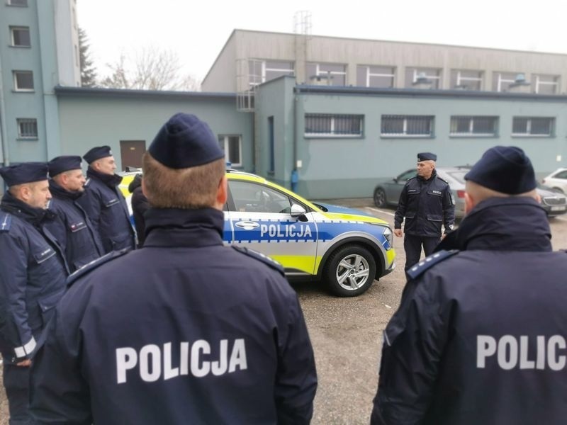 Policjanci z Brodów mają nowiutki radiowóz. Pomogli samorządowcy z trzech gmin