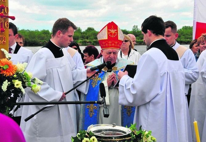 Maj.W  Zawichoście odbyły się diecezjalne obchody 1050-lecia...