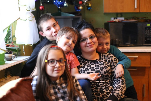 Sebastian Pawełek i Sandra Rajska z dziećmi swojej siostry, którymi się chwilowo opiekowała