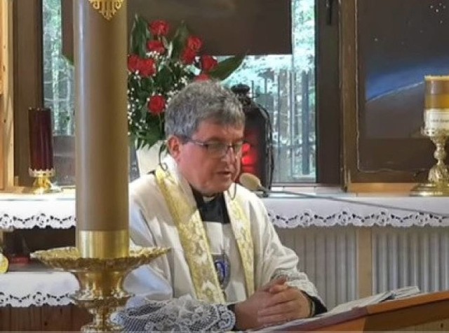 Piotr Natanek nadal urzęduje w Grzechyni w pow. suskim. Jego "kazania" wciąż są w internecie