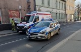 Wyskoczył z okna na jezdnię, przejechał po nim samochód! Tragedia w Twardogórze [FILM, ZDJĘCIA]