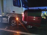 Wypadek na S8 koło Zduńskiej Woli. Zderzenie z samochodem ciężarowym na drodze S8