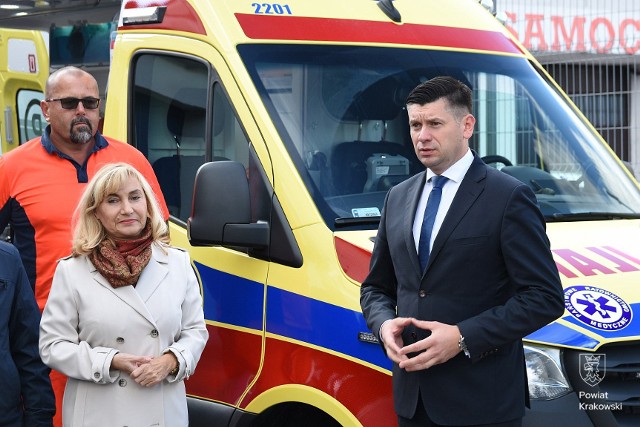 Przekazanie nowego ambulansu dla Pogotowia ratunkowego w Skale