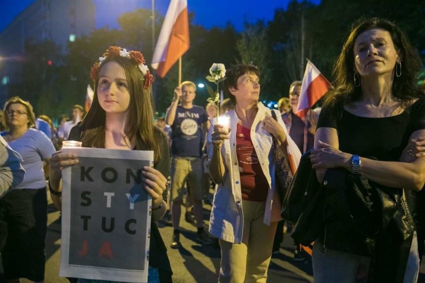 Kraków. Kolejny dzień protestów. Tym razem pod hasłem "Idziemy po trzecie VETO" [ZDJĘCIA]