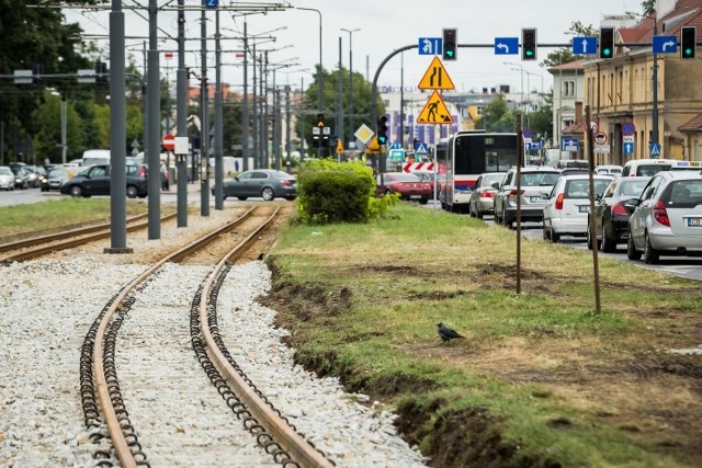 Na odcinku od węzła Garbary do pętli Wilczak ruch tramwajowy był wstrzymany od 25. lipca. Niemniej modernizacja samej Nakielskiej wraca w głosach mieszkańców jak bumerang.