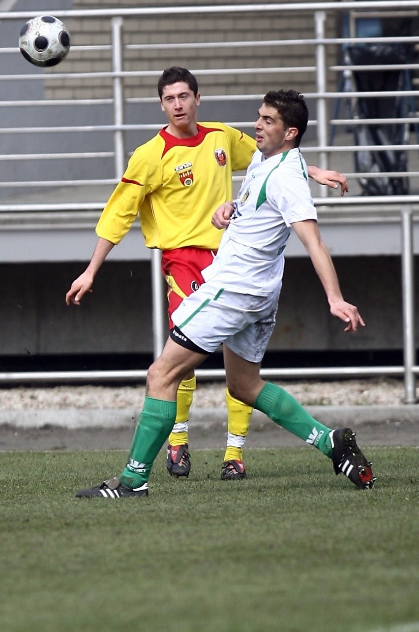 30.03.2008, Znicz Pruszków - Stal Stalowa Wola. Obok...