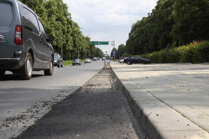 Krawężniki przy parkingu na al. Unii wyrównano...