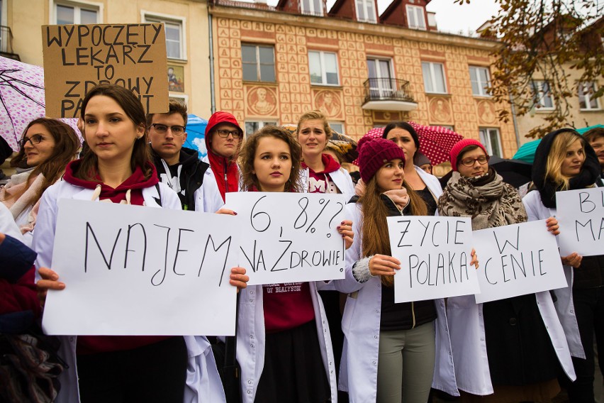 Protest studentów medycyny na Rynku Kościuszki