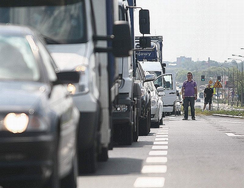 Całkowity paraliż "siódemki" w Radomiu. Korki na setki metrów! (zdjęcia)