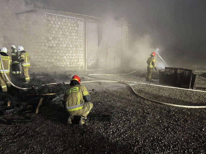 Pożar w Głazowie. Strażacy uratowali przed ogniem budynek wart kilkaset tysięcy. Zobacz zdjęcia