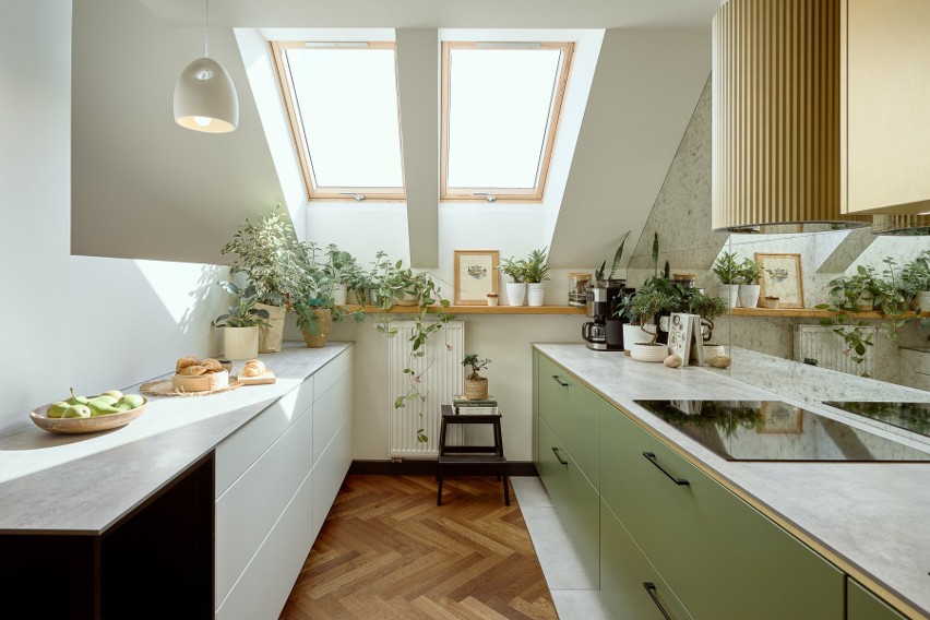 W kuchni pojawiają się efektowne zielone fronty, które...