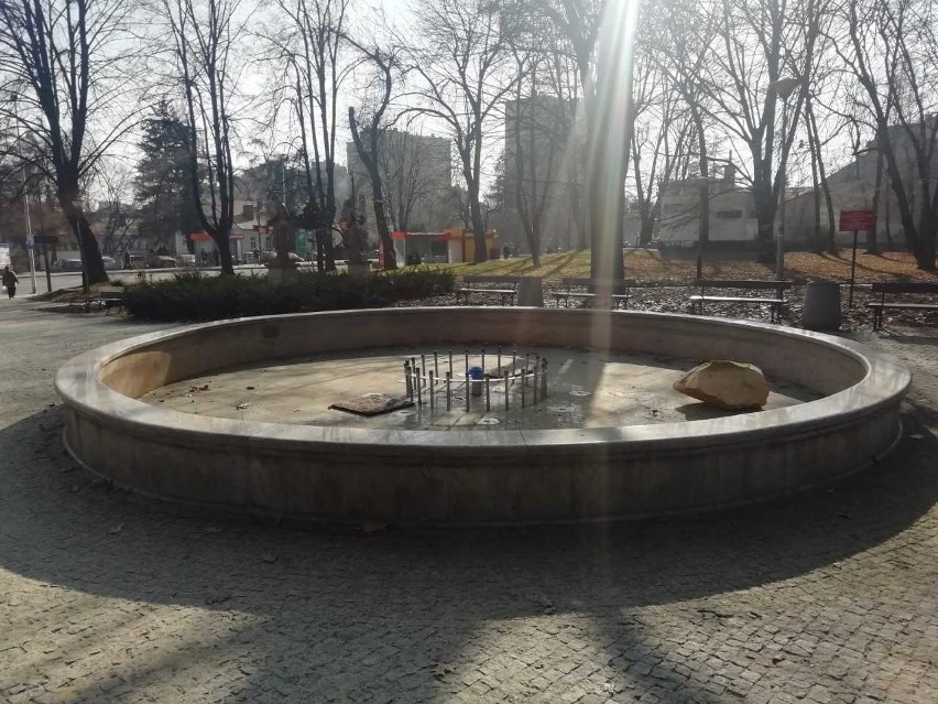 Park przy ul. Dąbrowskiego w Rzeszowie.