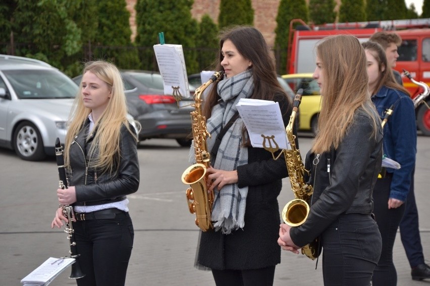 W Wielgiem świętowano rocznicę uchwalenia Konstytucji 3 Maja. Uroczystości zgromadziły liczne delegacje, strażaków i mieszkańców [zdjęcia]