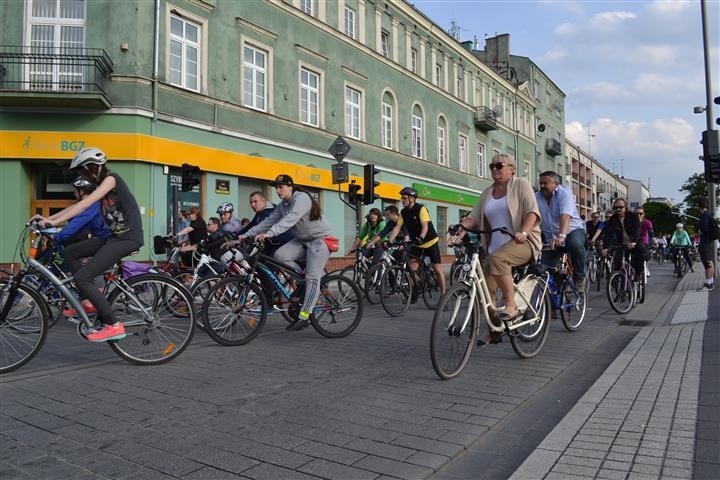 Masa Krytyczna w Częstochowie. Cykliści opanowali Aleje Najświętszej Maryi Panny [ZDJĘCIA]