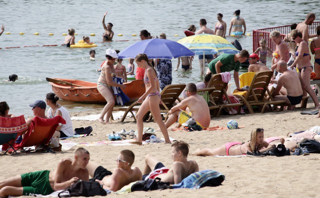 Lipiec kaprysi pogodą, ale chętnych do plażowanie nigdy nie brakuje bo wakacje są i każdy dzień trzeba wykorzystać.Pogoda na dzień (29.07.2016) | KUJAWSKO-POMORSKIETVN Meteo Active