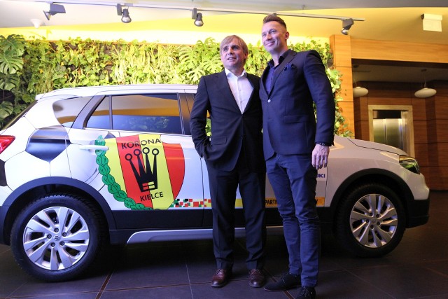 Suzuki będzie głównym sponsorem Korony od sezonu 2018/2019. Na zdjęciu Krzysztof Zając i Piotr Dulnik.