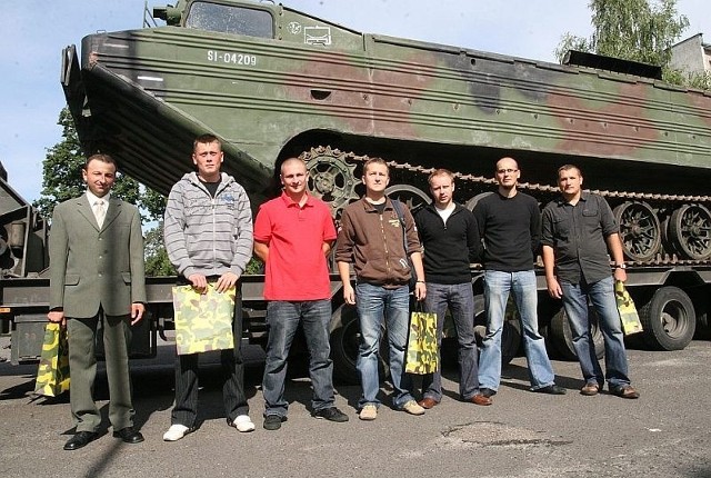 W poniedziałek sześciu żołnierzy z powiatu niżańskiego i powiatów ościennych podpisało kontrakty na służbę w ramach Narodowych Sił Rezerwowych.