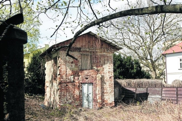 Kordegarda wybudowana w 1737 roku jest dzisiaj w opłakanym stanie. Na szczęście do dzisiaj zachowało się mnóstwo dokumentów i ilustracji, które pozwolą odtworzyć jej oryginalny wygląd.