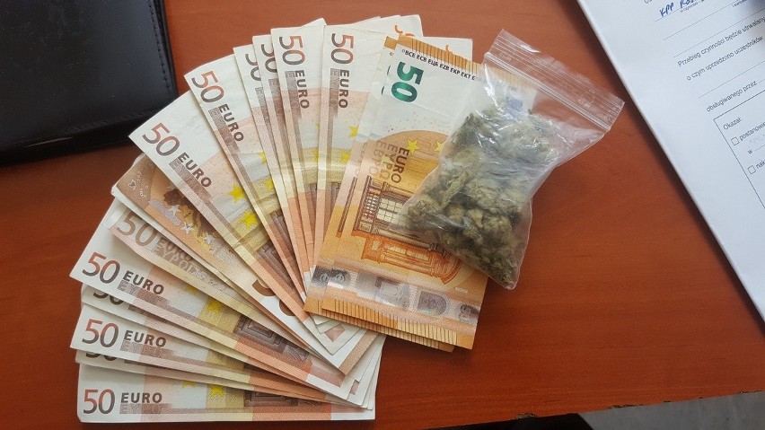 25-latek z Włocławka ukradł 800 euro i ukrył je w......