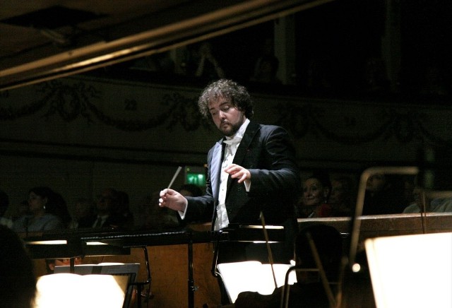Orkiestrę Filharmonii Krakowskiej poprowadzi José Miguel Pérez-Sierra – jeden z najwybitniejszych dyrygentów młodego pokolenia