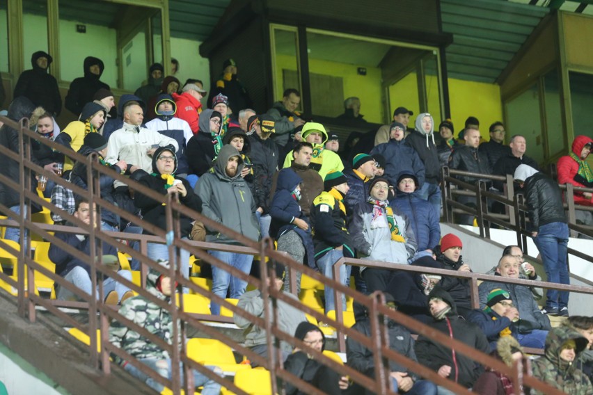 Niewielu kibiców zdecydowało się na przyjście na stadion GKS...