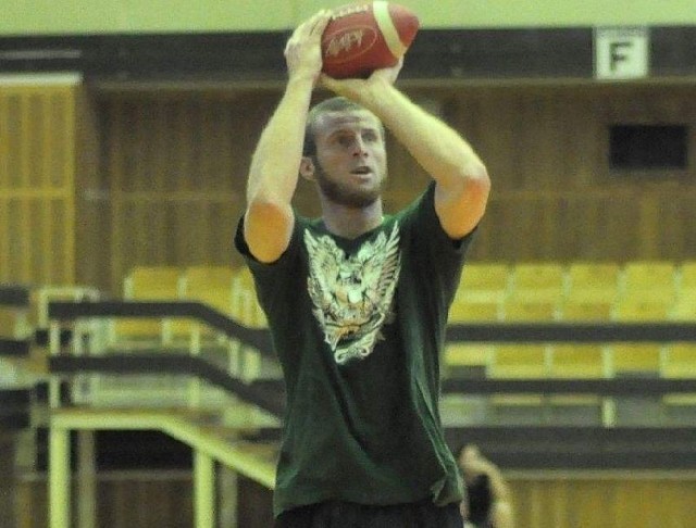 Jakub Dłoniak był wśród tych z koszykarzy Jeziora Tarnobrzeg, którzy zjawili się na pierwszym treningu.