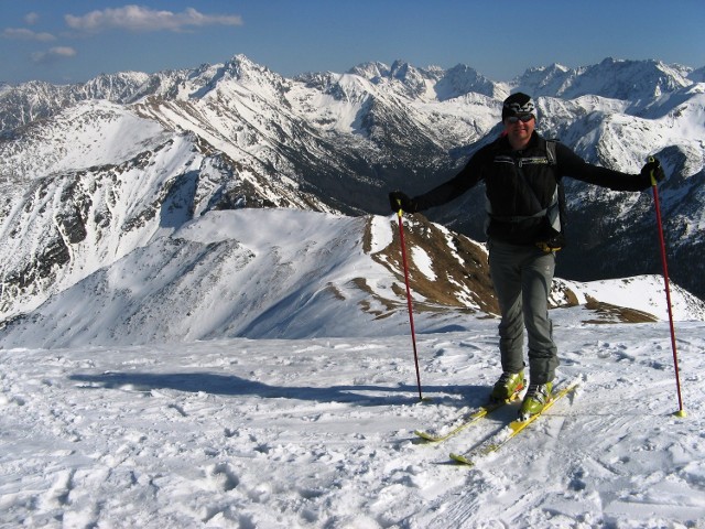 Wojciech Szatkowski wydał ostatnio „Tatry na nartach - przewodnik skiturowy” z opisem aż  100 tras w Tatrach