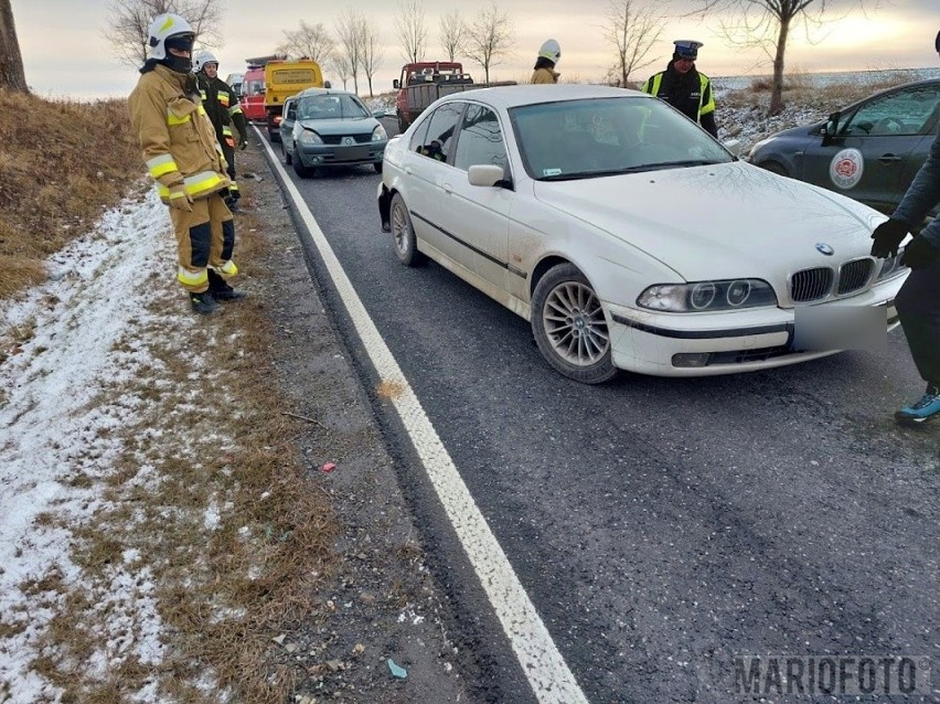 Zderzenie renault i BMW w Wierzbięcicach.