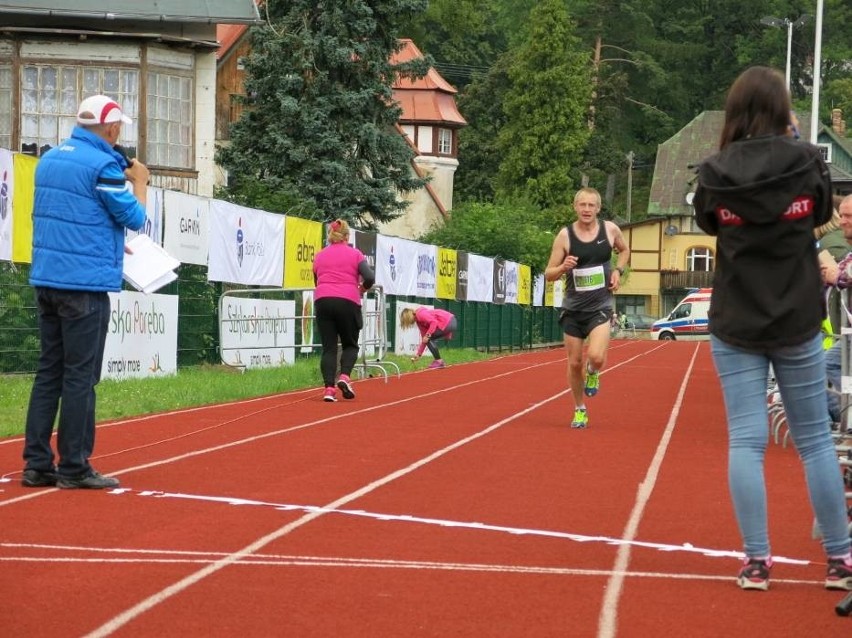 Prawie 1000 biegaczy wystartowało w dwóch biegach górskich...