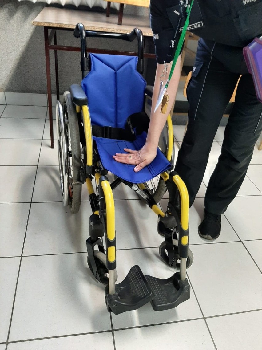 Zakład karny w Białymstoku przekazał Caritas wózki inwalidzkie naprawione przez więźniów (zdjęcia)