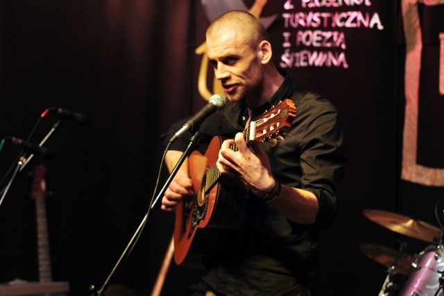 Radomski bard Piotr Dąbrówka zostal laureatem festiwalu Piosenki Turystycznej i Poezji Śpiewanej w Radomiu.