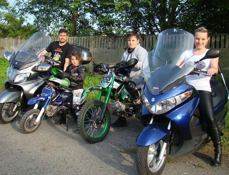 Rodzina Matuszów z Brzezinki na swoich motocyklach
