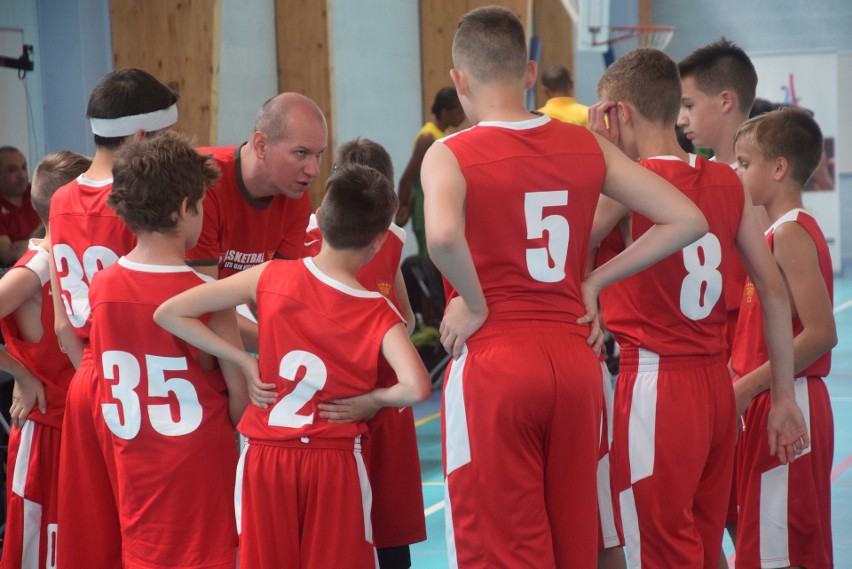 Młodzi koszykarze z Kielc wrócili z turnieju we Francji. Rywalizowali z zespołami z całego świata