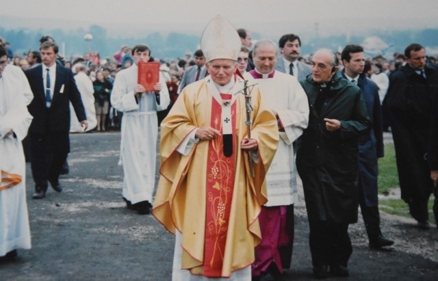 Święty Jan Paweł II podczas wizyty w Kielcach i Masłowie w 1991 roku
