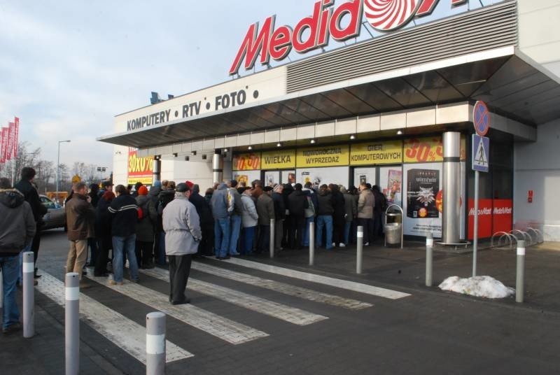 Kolejka po laptopy w Media Markt w Opolu