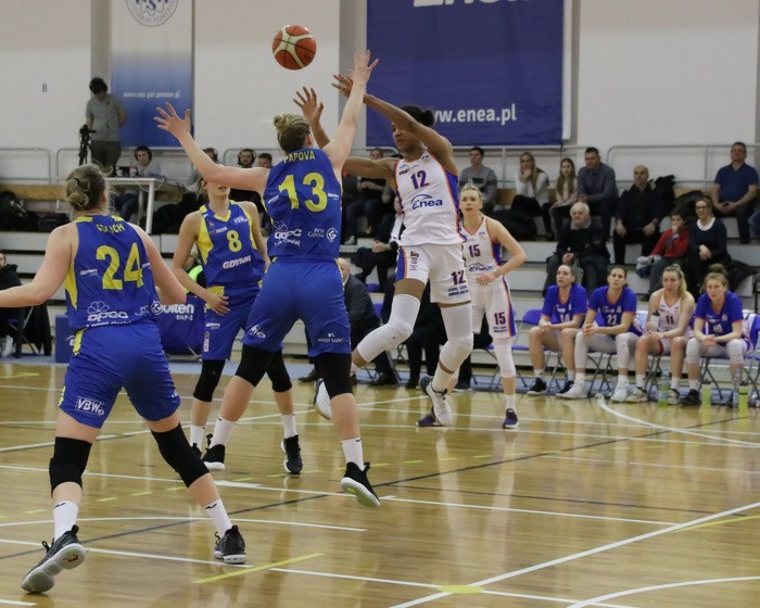 Liliana Banaszak (nr 12) była jednym z odkryć Basket Ligi...