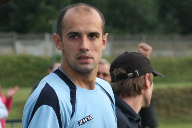 Piotr Kajda w Wiernej spędził trzy sezony, był najlepszym strzelcem zespołu. Po tych rozgrywkach odchodzi z małogoskiego klubu. 