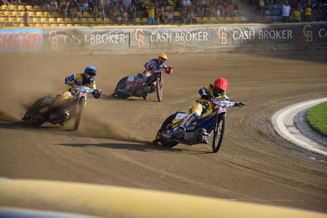 W biegu młodzieżowców gorzowianie Oskar Hurysz (niebieski kask) i Mateusz Bartkowiak (czerwony) triumfowali 5:1.