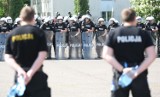 Policja szkoliła się przed EURO 2012! Zobacz pieszą tyralierę i konną szarżę [zdjęcia]