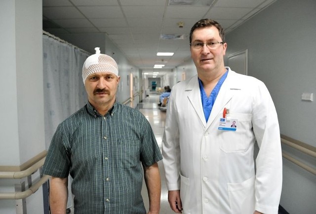 Od razu poczułem, że jest lepiej - cieszy się pan Jan, pierwszy pacjent naszej kliniki. Operację przeprowadził białostocki neurochirurg dr Piotr Szydlik.