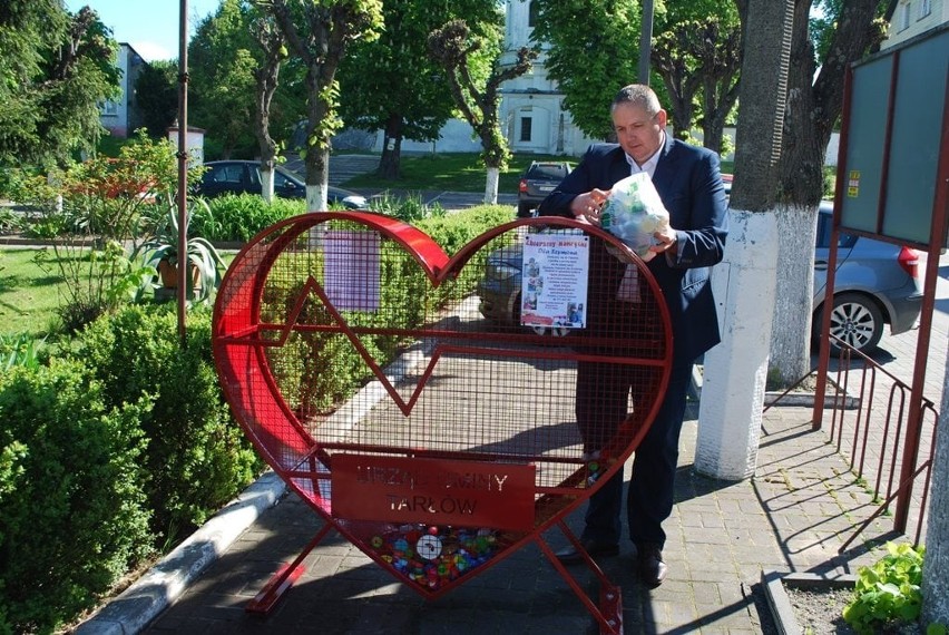 Serce na nakrętki stanęło w Tarłowie. Mieszkańcy pomagają małemu Szymkowi (ZDJĘCIA)