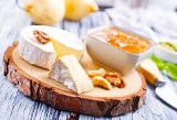 Camembert i spółka to najzdrowsze sery. Nie zniechęcaj się zawartością tłuszczu. Sery pleśniowe to także część diety. Zobacz, jak je jeść