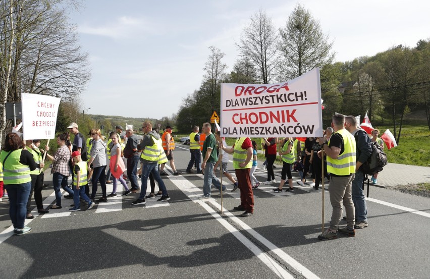 Między godz. 16 a 19 w rejonie przejść dla pieszych w...