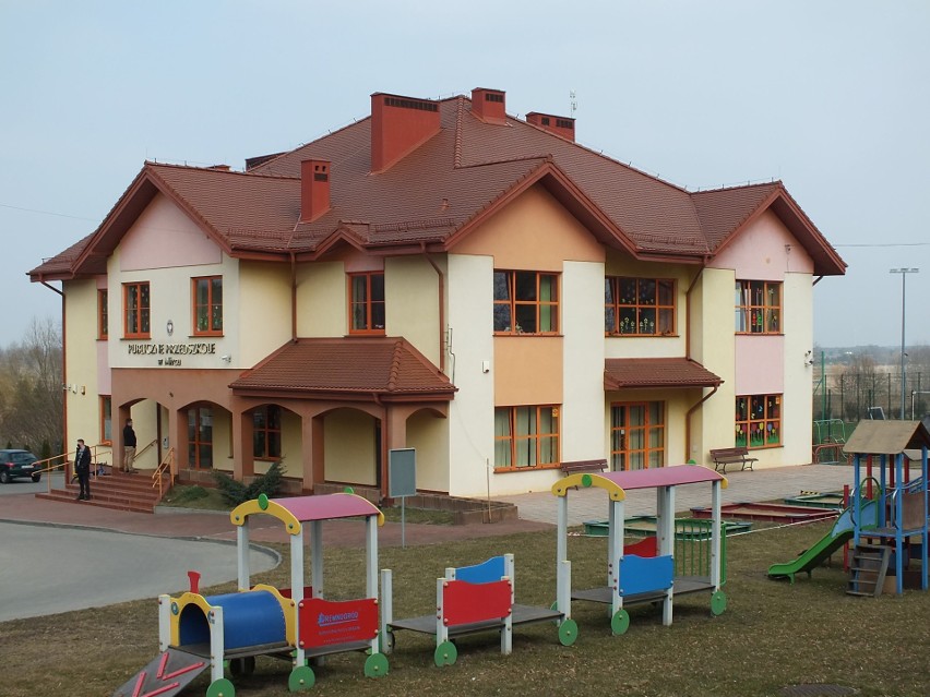Przedszkole Publiczne w Mircu zostało wybudowane dla 60....
