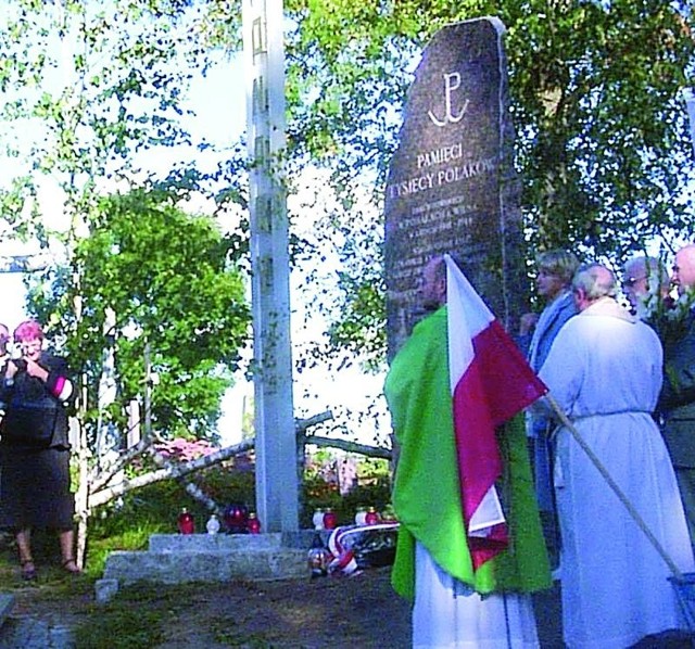 Litwini mają pretensje, że pomnik ponarski bezpośrednio sąsiaduje z kwaterami ich żołnierzy poległych w bitwie niemeńskiej