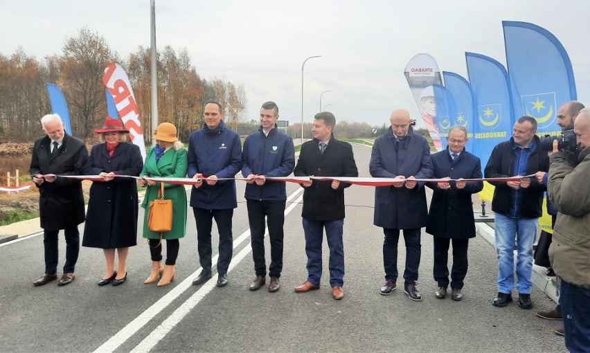 Obwodnica Tarnobrzega otwarta! W poniedziałek uroczyście przecięto wstęgę i na nową drogę wjechali kierowcy. Zobacz zdjęcia 