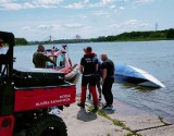 Wypadek żaglówki w okolicach mostu Milenijnego we Wrocławiu. Dwaj mężczyźni zostali wyłowieni z Odry