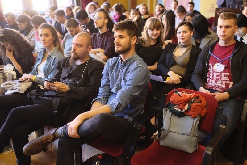 Zagraniczni studenci, którzy przez najbliższe miesiące będą...