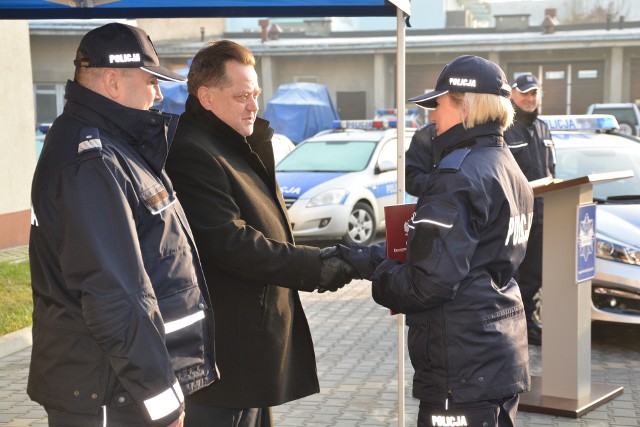 Sekretarz Stanu w Ministerstwie Spraw Wewnętrznych i Administracji Jarosław Zieliński przekazał augustowskim i grajewskim policjantom nowe pojazdy służbowe.